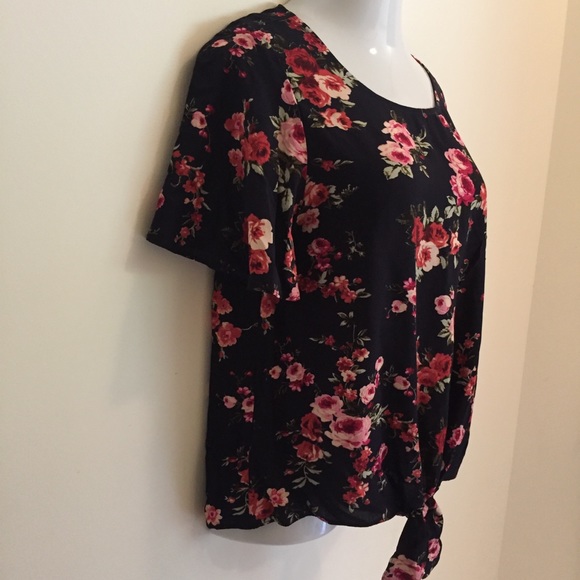 Socialite Women’s Floral Blouse Short Sleeve - Picture 3 of 5
